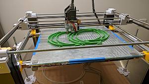 ENERJİ DÜNYASI: Kendi Yaptığı 3 Boyutlu Yazıcıda Siperli Maske Üretti