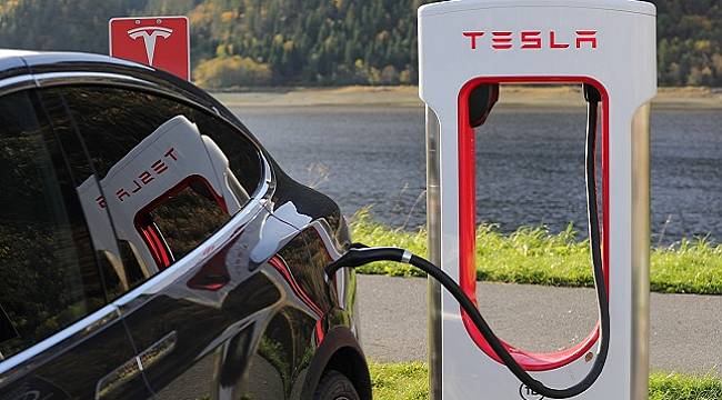  Tesla arabalarda: Kişisel bilgilerin ve şifrelerin kolayca ele geçirilebildiği...