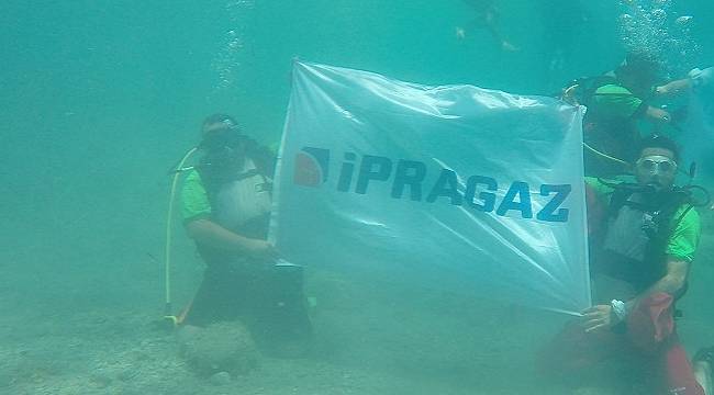 İpragaz çalışanları Saros Körfezi’nden 50 kilogram çöp çıkardı!