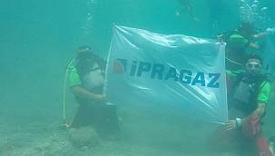 İpragaz çalışanları Saros Körfezi’nden 50 kilogram çöp çıkardı!