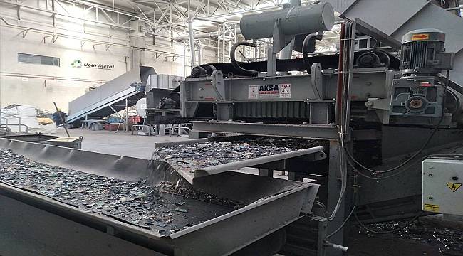 E-Atıklar geri dönüştürülerek elde edilen gelir öğrencilerin eğitime aktarıldı