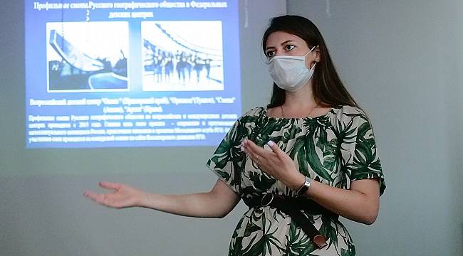 Rus Coğrafya Topluluğu Gençlik Kulübü Temsilcileri Silifke&#039;de Okul Ziyaret Etti