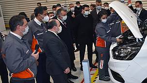 'Elektrikli araç çalışmalarını mühendis - teknisyen ve sahada çalışan kadınlardan dinledi'