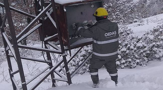Zorlu hava şartlarında elektrik arızalarına müdahale...
