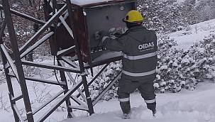 Zorlu hava şartlarında elektrik arızalarına müdahale...