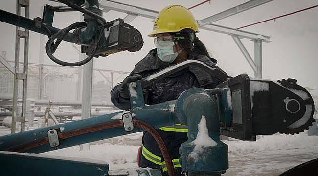 Onlar erkek egemen denilen enerji sektörünün kadın kahramanları: Tüpraş - VİDEO Haber!&#039;