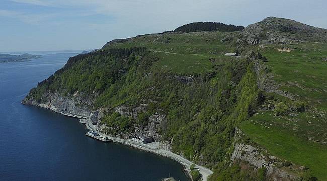 Bir dağın derinliklerine oyulmuş eski bir NATO tesisinde ve yüzde 100 yenilenebilir HİDROELEKTRİKLE çalışıyor...