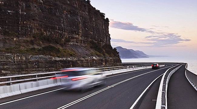 SÜRÜCÜLER: Viraja girerken hız...