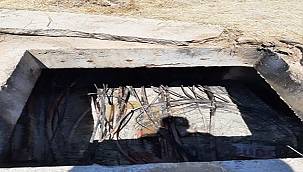 Nedeni - Elektrik ve fiber veri kabloları...