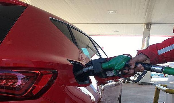 Benzine 25 kuruş zam - Pompaya...