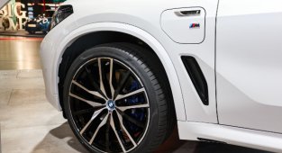 ELEKTRİKLİ Otoların lastikleri...