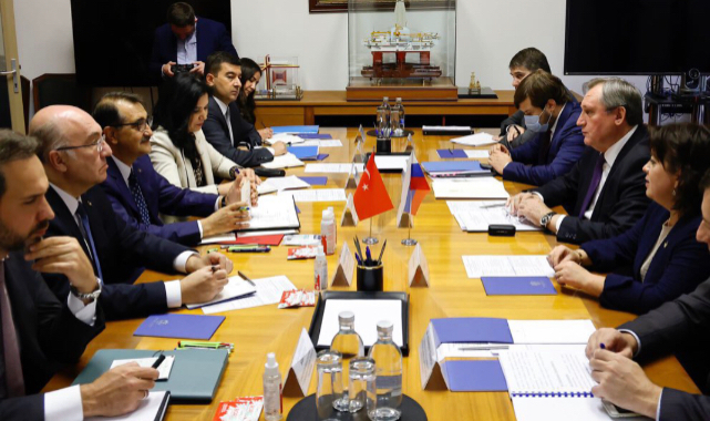 Enerji Bakanı Dönmez: &#039;Devam eden enerji projelerimizi ve yeni fırsatları ele aldık&#039;