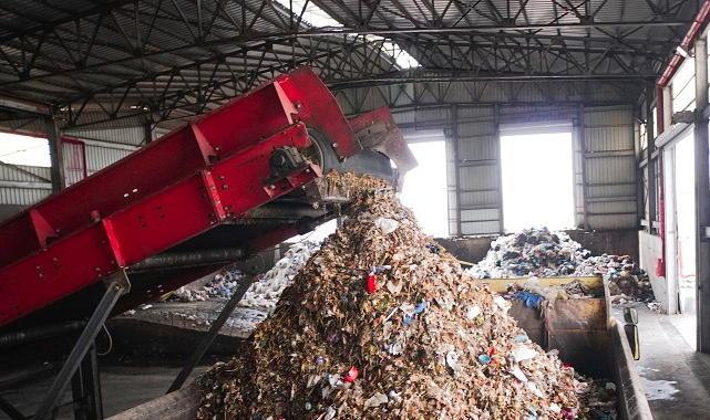 Evsel atıkları işleyerek YAKIT&#039;a dönüştürüyor!