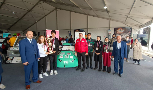 Liseli 5 mucidin elektrikli aracı Mostra  &#039;Yerli Tasarım Ödülü&#039; aldı&#039;