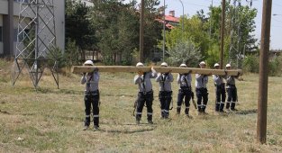 Onarım ve bakım için ekiplerine komando eğitimi veriyor - ARAS Elektrik!