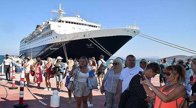 Türkiye kruvaziyerde sezonu açtı Blue Sapphire Ege Port Kuşadası’na geldi