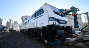 Türkiye’nin ilk DİZEL - ELEKTRİKLİ Lokomotiflerini teslim aldı - TÜPRAŞ!