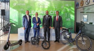 Elektrikli Araç Ürün Gamını Genişletiyor - Oto Bagajları için...