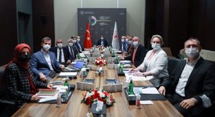 Enerji Bakanı Dönmez 'Elektrik üretim - Dağıtım - Ticaret ve Yenilenebilir ENERJİ sektör temsilcileriyle' bir araya geldi!