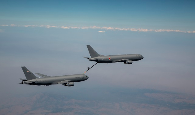 İlk TANKER uçağı teslim etti - Japonya Hava Öz Savunma Kuvvetleri...