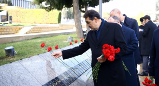 Enerji Bakanı Dönmez Azerbaycan’da!