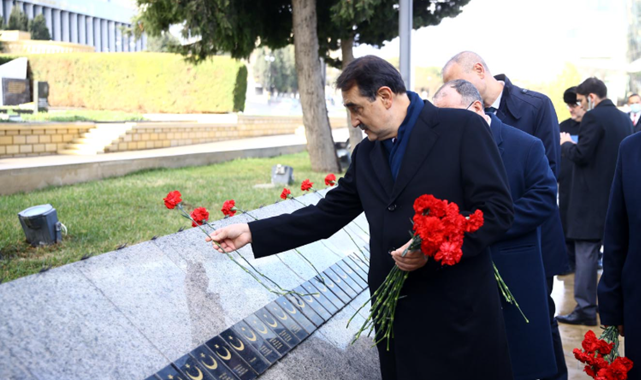 Enerji Bakanı Dönmez Azerbaycan’da!