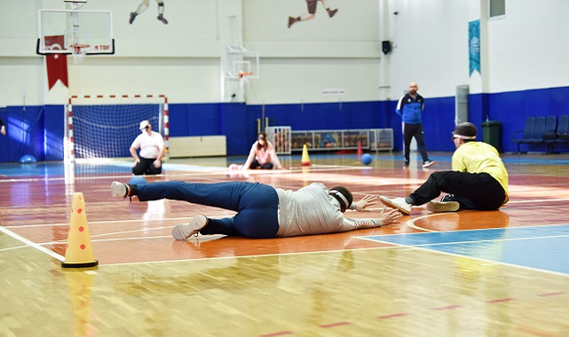 Uludağ Elektrik - Golbol maçıyla görme engelli vatandaşların karşılaştığı zorluklara dikkat çekti!