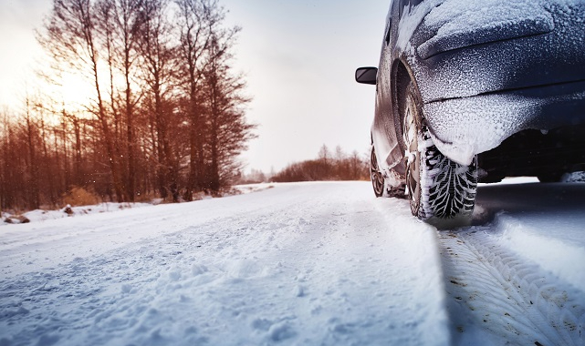 +7 ile -40 derece arasındaki sıcaklıklarda sertleşmeyi önler - Kış lastiği!