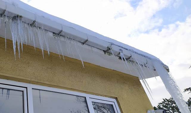 Burası İstanbul: BUZ sarkıtları 1 metreyi aştı - DİKKAT!