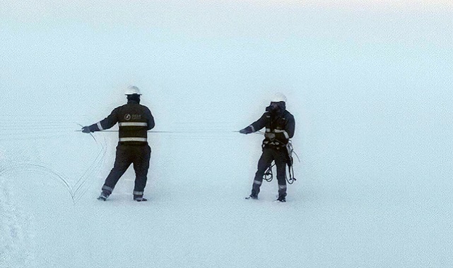 Dicle Elektrik sahada - Yoğun kar ve fırtına nedeniyle oluşan arızalara müdahale ediyorlar!