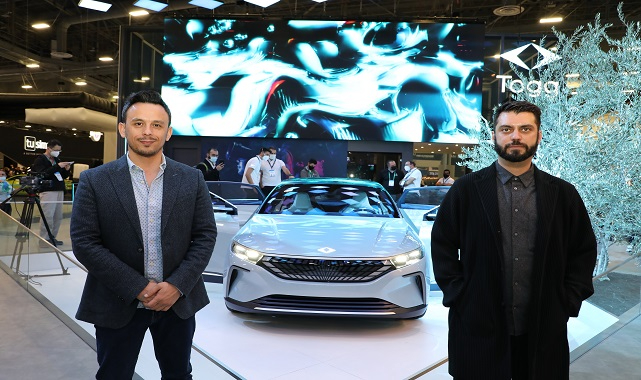 Klasik Türk müziğinin 2500 eserini öğrenerek yerli ELEKTRİKLİ oto Togg&#039;a özel bir beste yaptı!