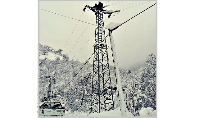 Ekipler ELEKTRİK arızalarına müdahale ediyor - Karadeniz!