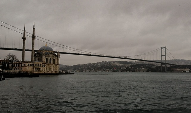 Petrolden savaş gemilerine &#039;Boğaz trafiğini düzenleyen Montrö Sözleşmesini&#039; okudunuz mu?