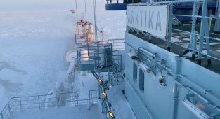 Rusların NÜKLEER enerji ile çalışan buzkıran gemisi Doğu-Batı görevi...