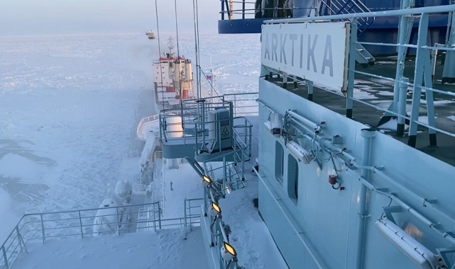 Rusların NÜKLEER enerji ile çalışan buzkıran gemisi Doğu-Batı görevi...