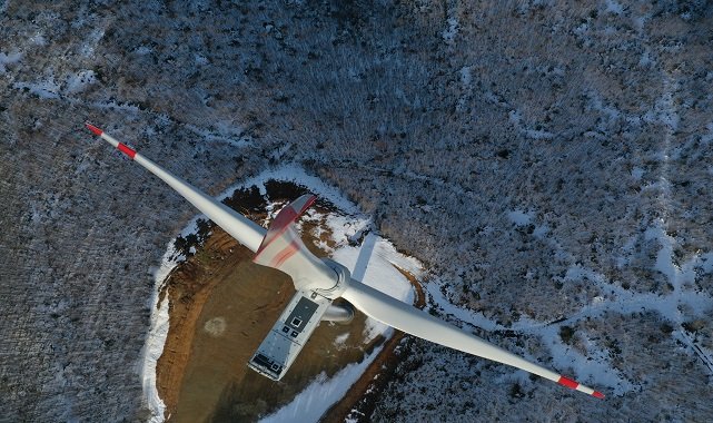 Droneler - Rüzgar enerji santrallerinin tepesinde!