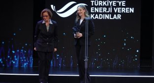 Türkiye’ye Enerji Veren Kadınlar İş Dünyası ödülüne Kübra Kalyoncu Şeherli layık görüldü