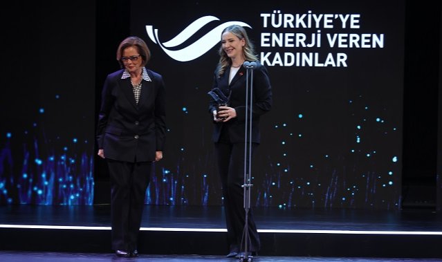 Türkiye’ye Enerji Veren Kadınlar İş Dünyası ödülüne Kübra Kalyoncu Şeherli layık görüldü