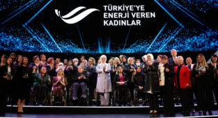 "Türkiye'ye Enerji Veren Kadınlar" ödüllerini aldı