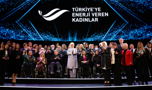 &quot;Türkiye&#039;ye Enerji Veren Kadınlar&quot; ödüllerini aldı