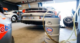 Mobil 1 elektrikli araçlar için Porsche'nin özel taleplerini karşılıyor - Mobil 1 ve Porsche işbirliği 25. yılında!
