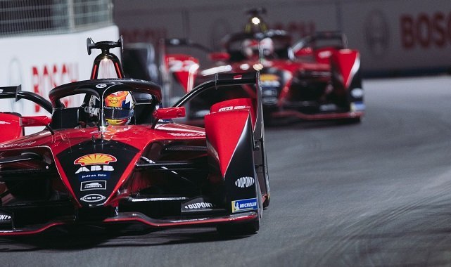 Nissan &#039;e.dams&#039; yarış takımını satın aldı - Tamamen ELEKTRİKLİ şampiyonada yarış!