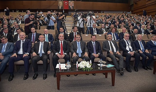 &#039;Dağıtım ve görevli tedarik şirketlerini tebrik ediyorum&#039; - Enerji Bakanı Dönmez!