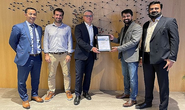 Enerji yönetimi ve çoklu teknik hizmetler şirketi Enova - Uluslararası PV sektörünün en prestijli ödülü aldı!