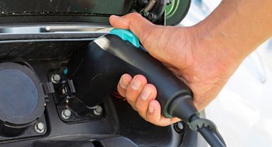 Schneider Electric Türkiye - ŞARJ istasyonu kurulumu için FullCharger ile iş birliği anlaşması imzaladı!