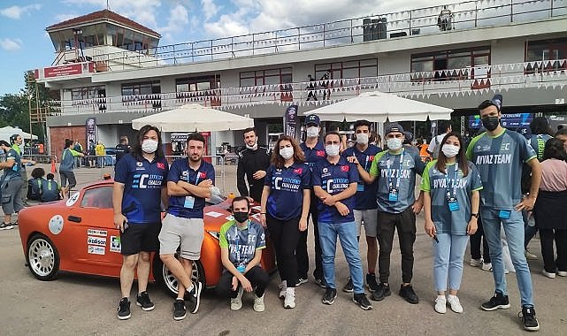 Elektrikli araç üreten gençlere destek oluyor!