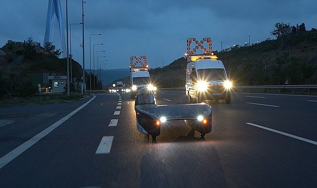 İTÜ Elektrikli - Yavuz Sultan Selim Köprüsü ‘İTÜ renklerine’ boyandı!