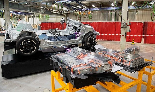 PEUGEOT -Elektrikli modellerinin üretimindeki sır perdesi aralandı!