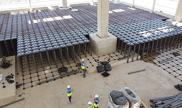 Elektrikli Togg fabrikasının 160.000 metrekarelik zemini geri dönüşümlü abs kör kalıptan!