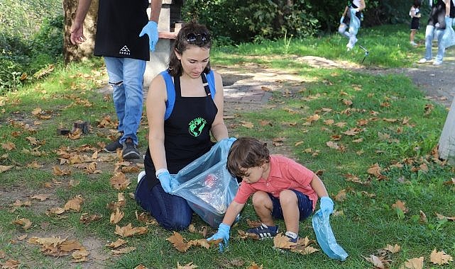 SEDAŞ gönüllüleri Dünya Temizlik Günü’nde Eşme Sahili’ni temizledi